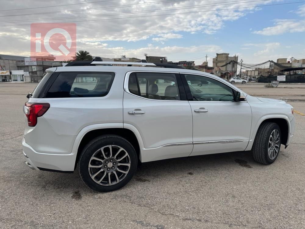 جي ام سي اكاديا